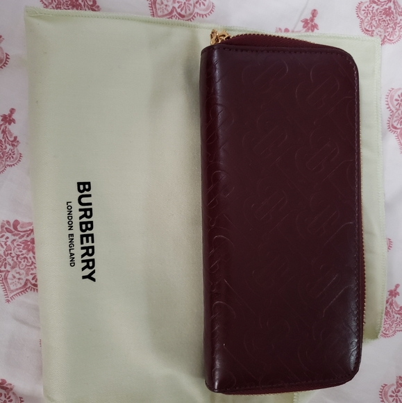 Burberry Monogram Leather Ziparound Wallet - Picture 6 of 7